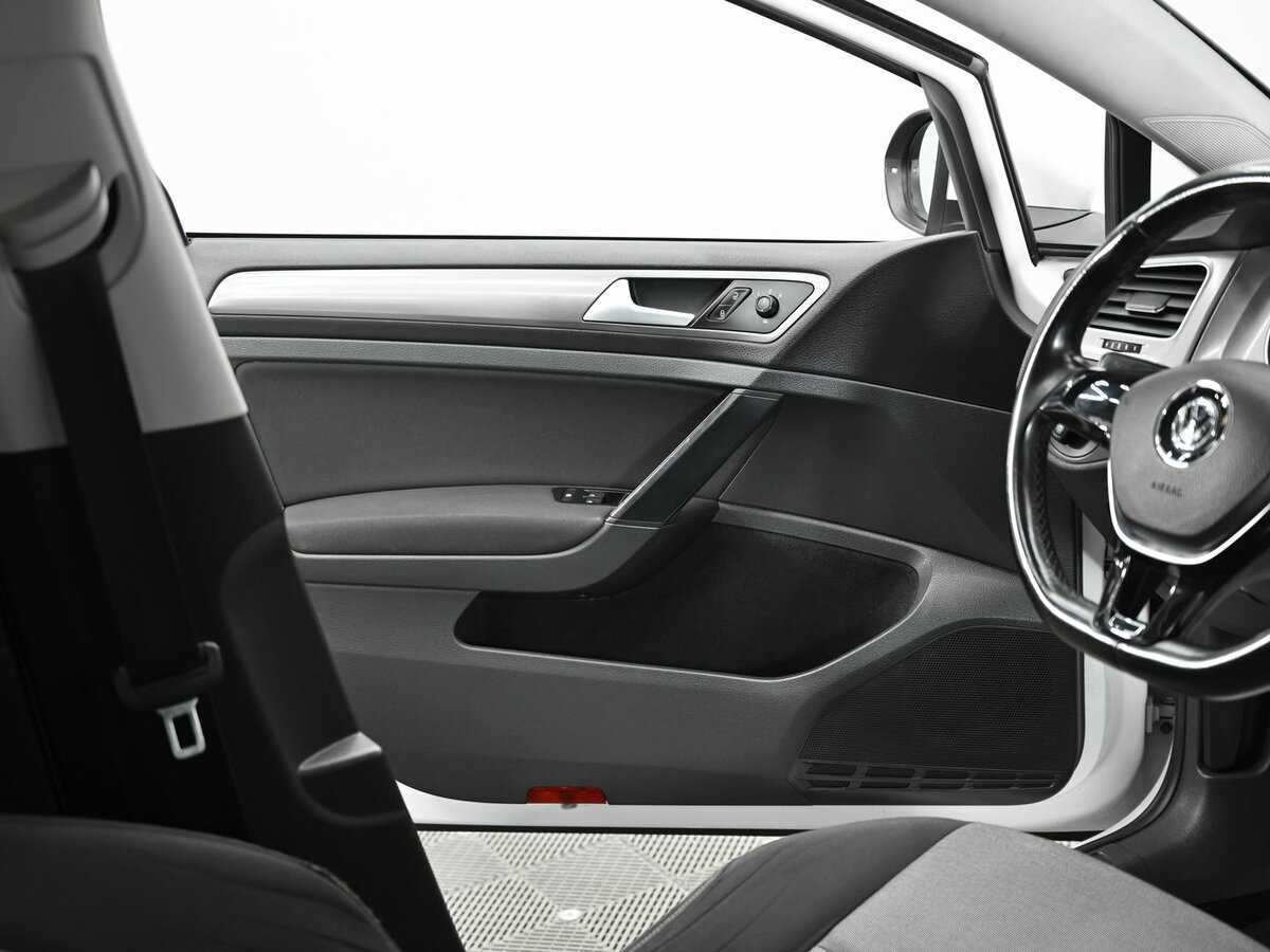 Купить Volkswagen Golf с пробегом. Фото: #5