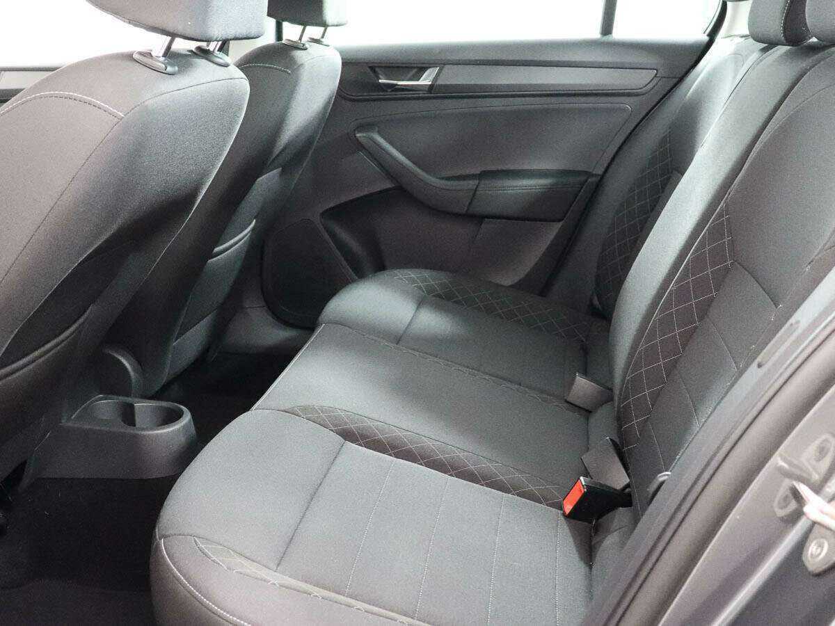 Купить Skoda Rapid с пробегом. Фото: #8