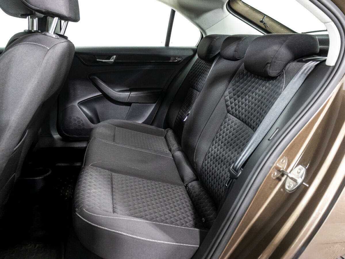 Купить Skoda Rapid с пробегом. Фото: #9