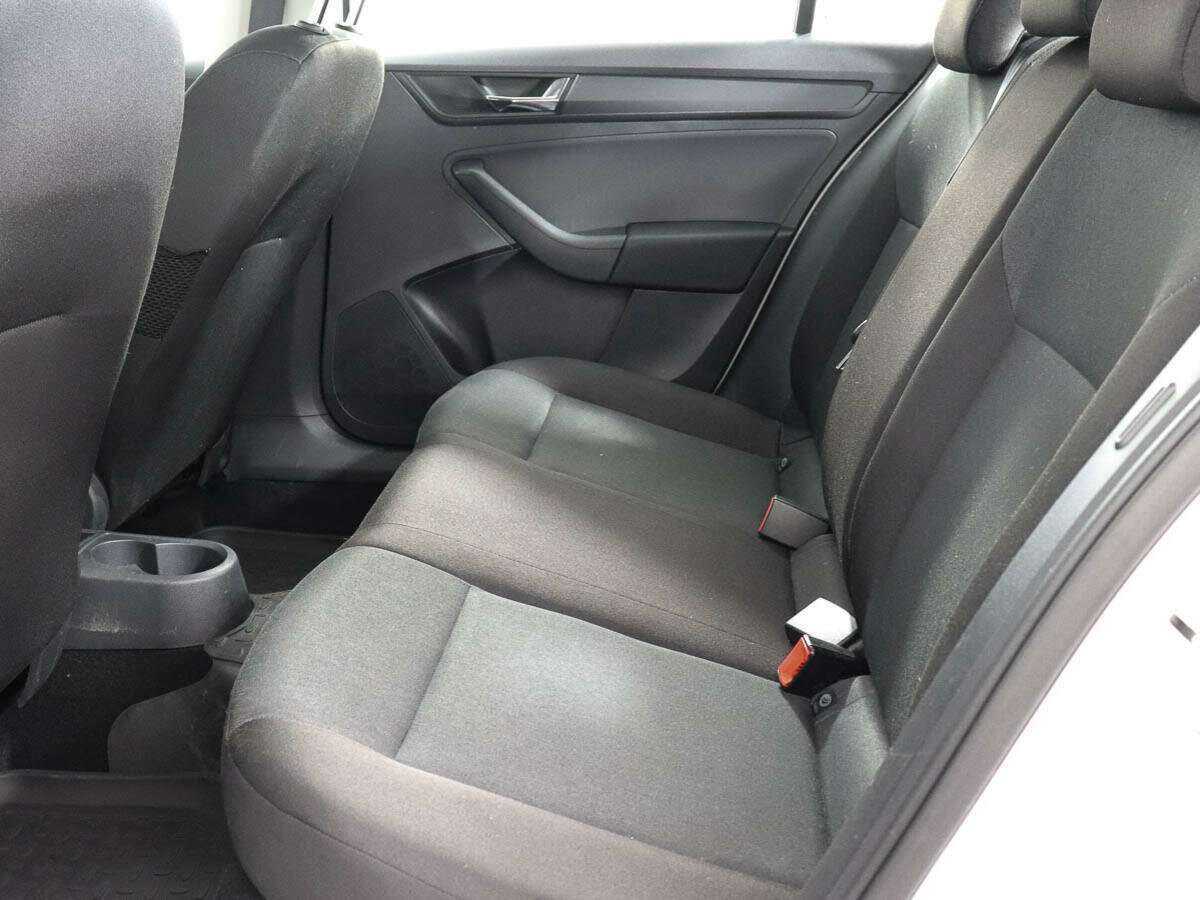 Купить Skoda Rapid с пробегом. Фото: #8