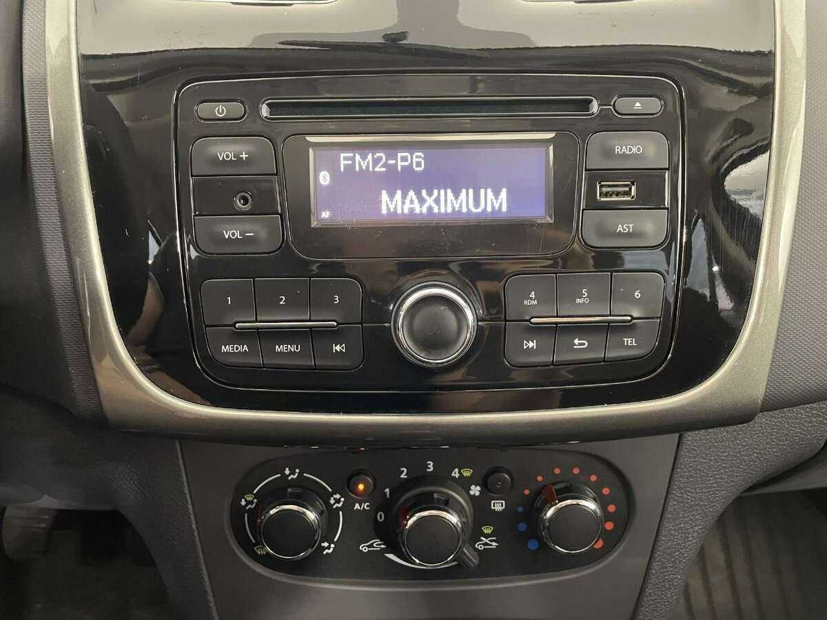 Купить Renault Logan с пробегом. Фото: #11