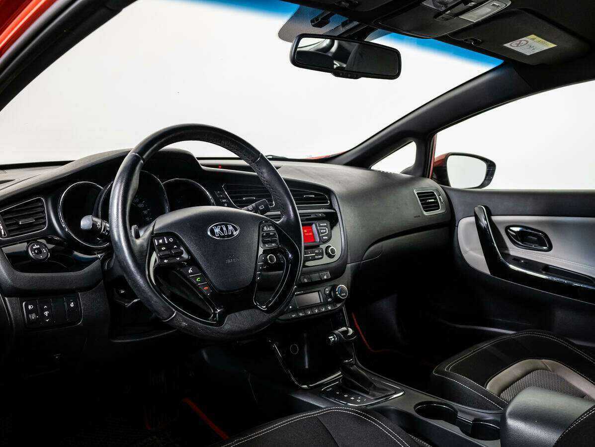 Купить Kia Ceed с пробегом. Фото: #10