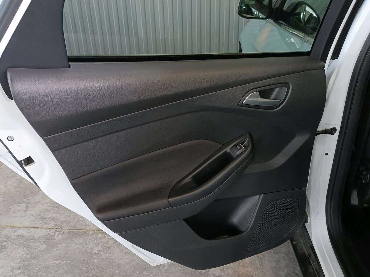 Купить Ford Focus с пробегом. Фото: #17