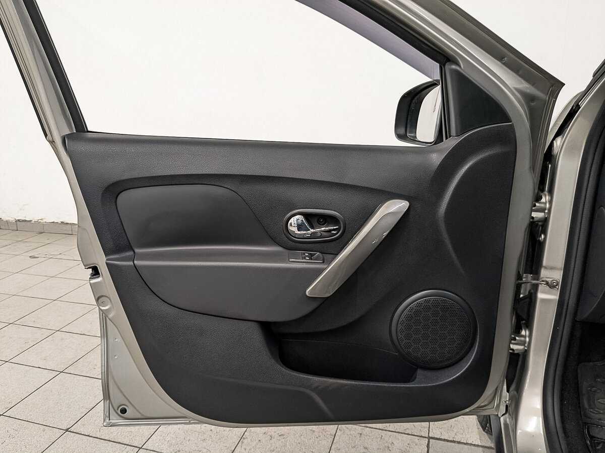 Купить Renault Logan с пробегом. Фото: #18