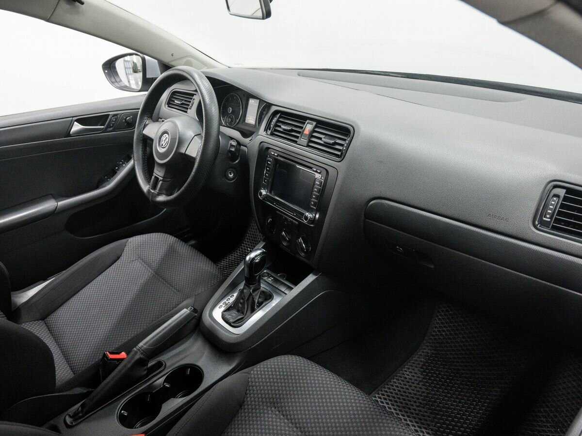 Купить Volkswagen Jetta с пробегом. Фото: #7