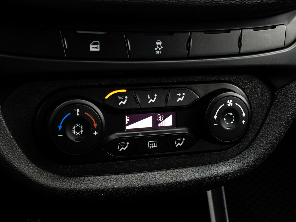 Купить Lada (ВАЗ) Vesta с пробегом. Фото: #9