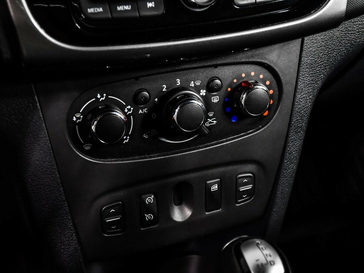 Купить Renault Logan с пробегом. Фото: #13