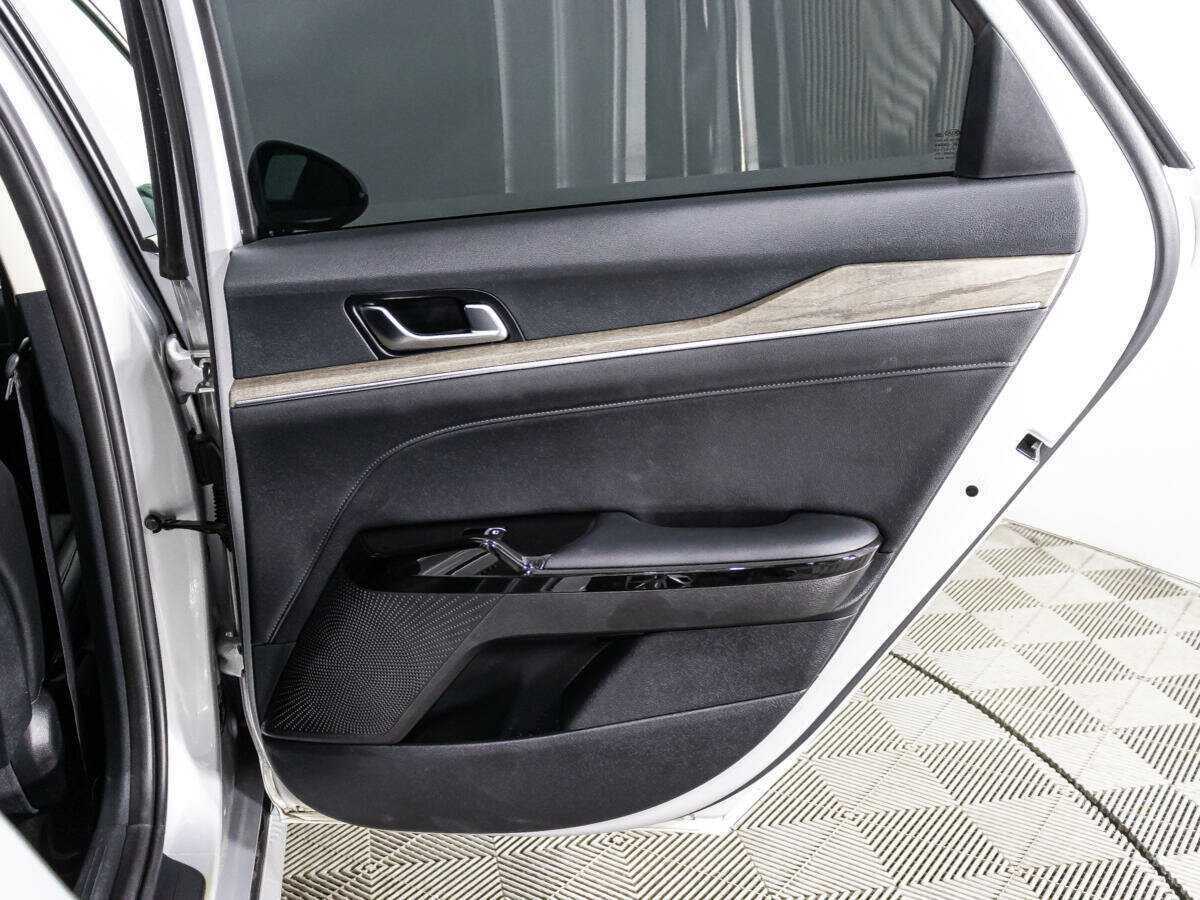 Купить Kia K5 с пробегом. Фото: #24