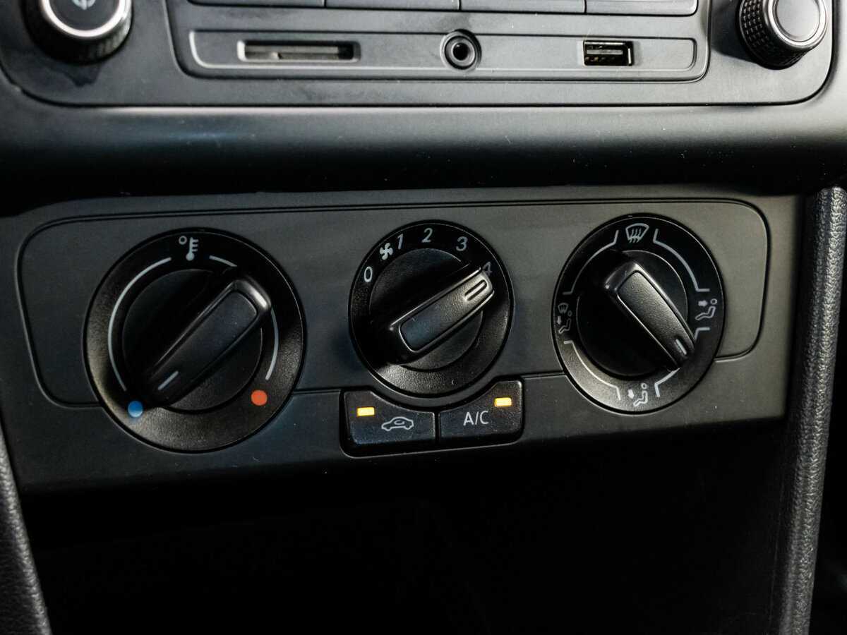 Купить Volkswagen Polo с пробегом. Фото: #11