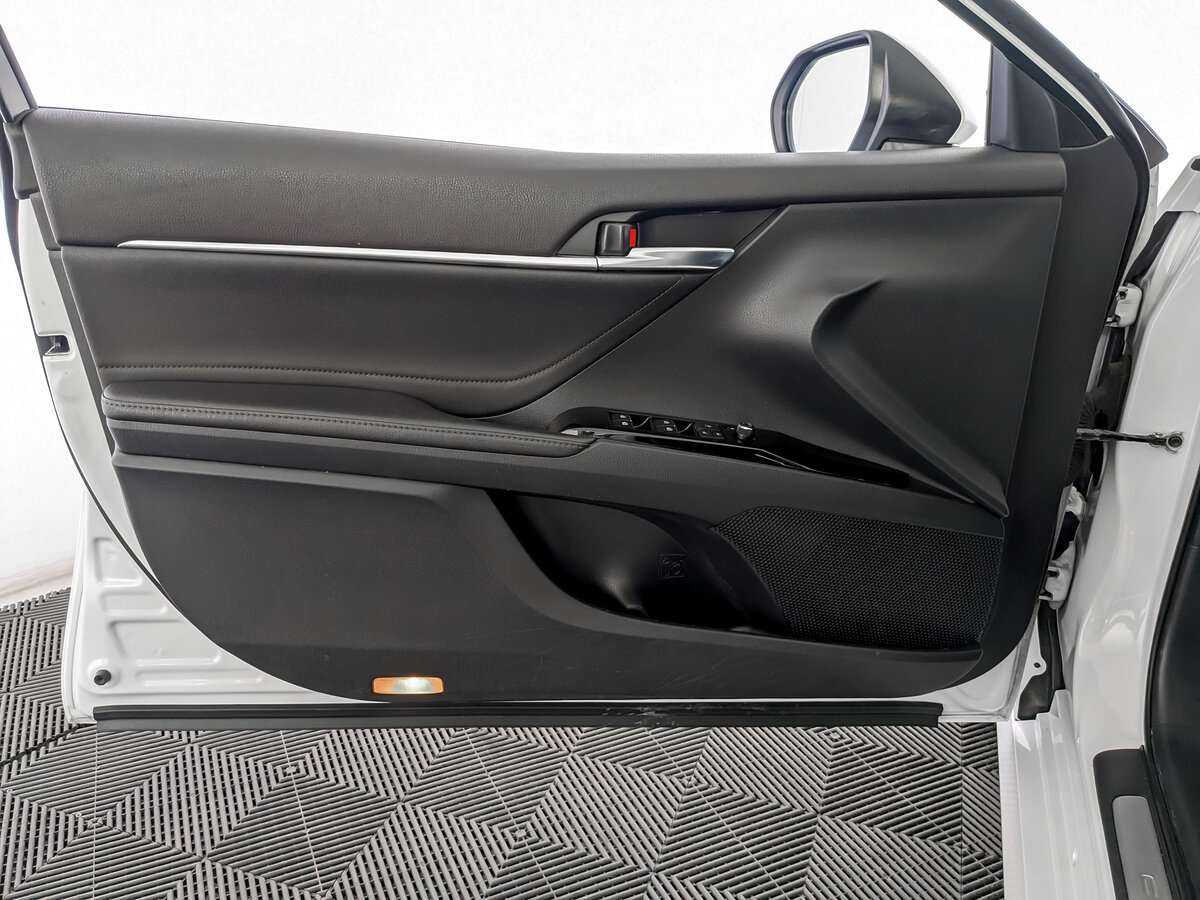 Купить Toyota Camry с пробегом. Фото: #18