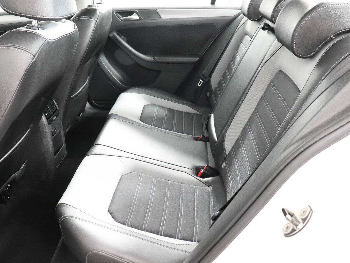 Купить Volkswagen Jetta с пробегом. Фото: #10