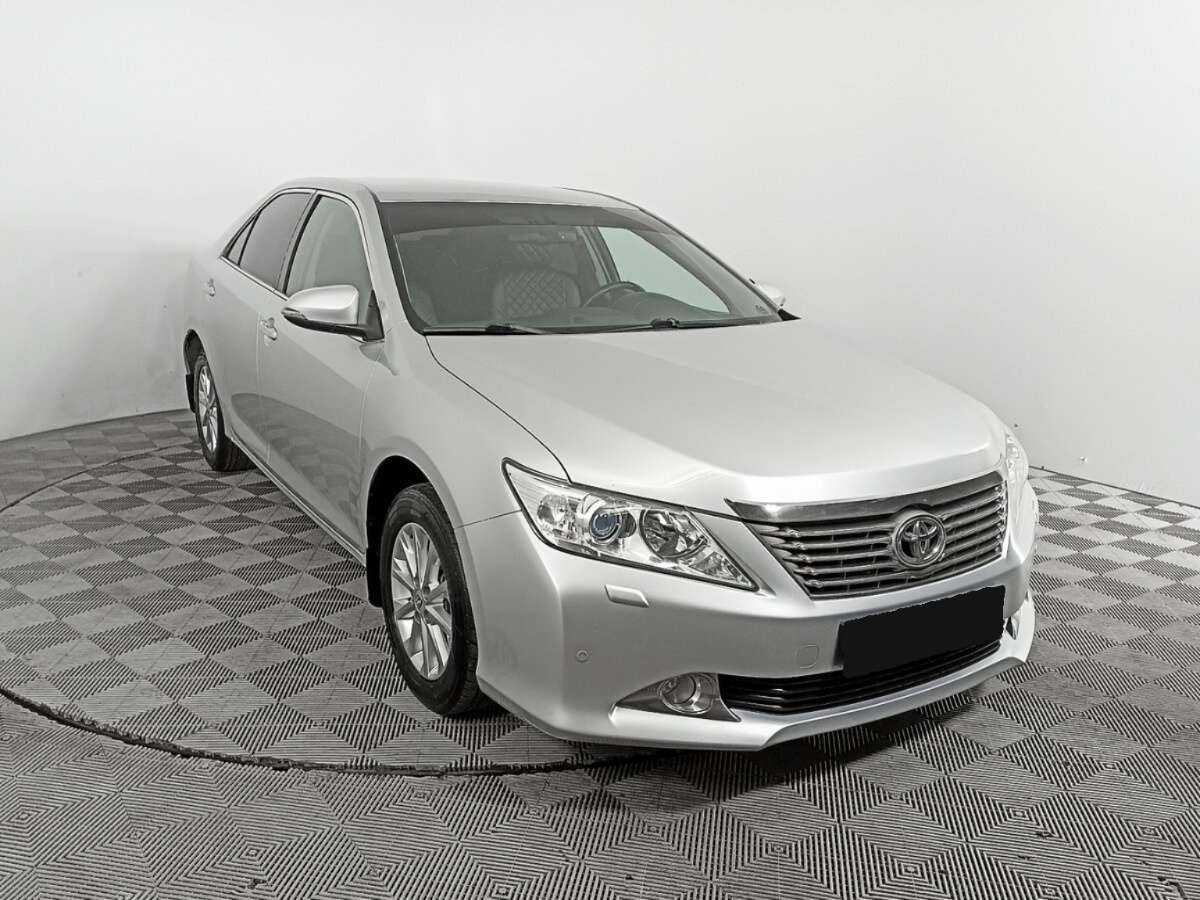 Купить Toyota Camry с пробегом. Фото: #2