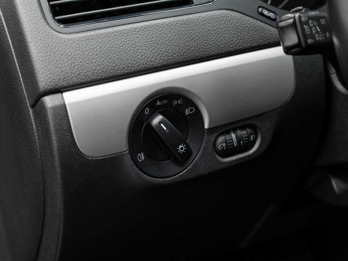 Купить Volkswagen Jetta с пробегом. Фото: #16