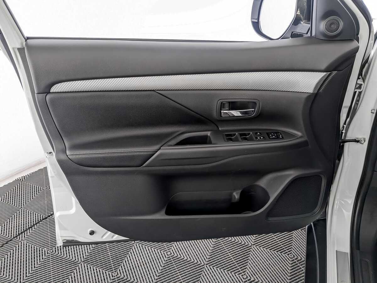 Купить Mitsubishi Outlander с пробегом. Фото: #14