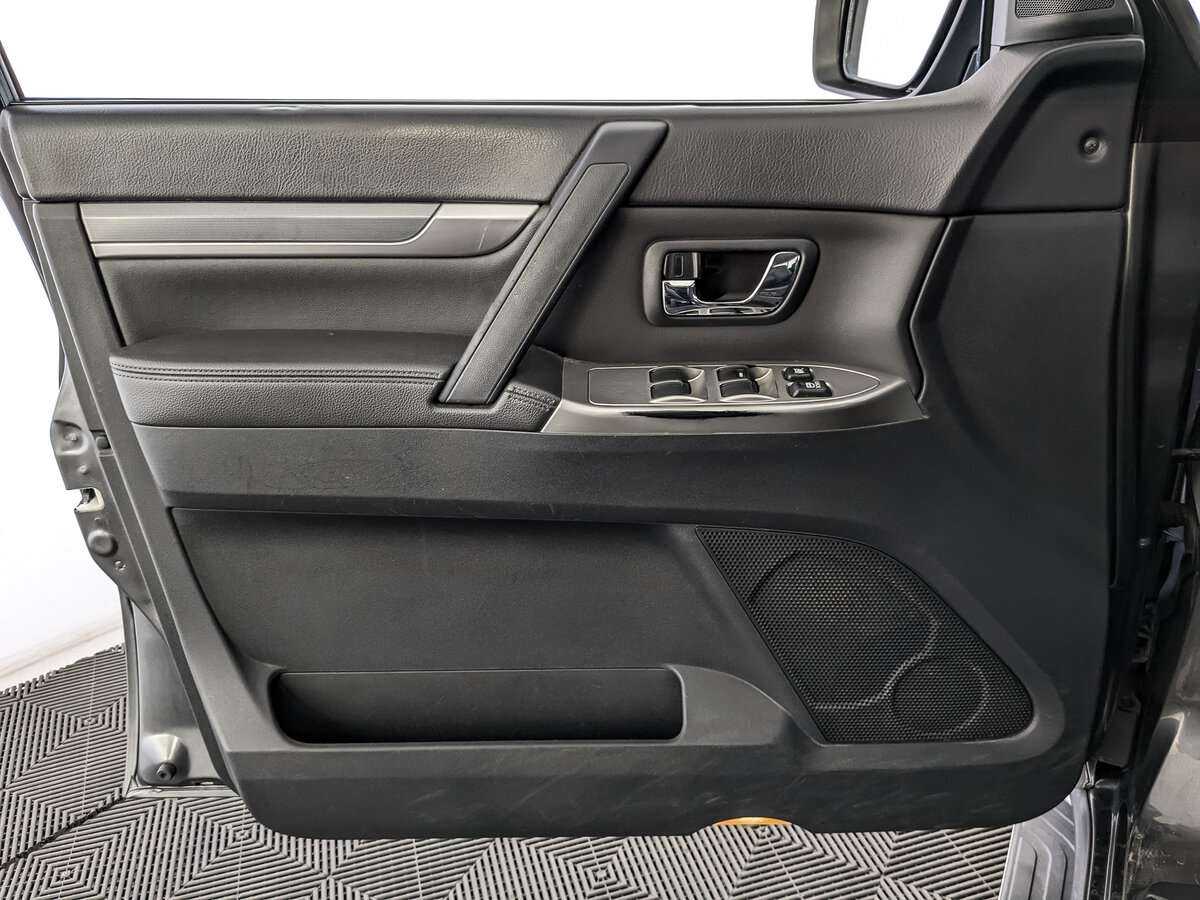 Купить Mitsubishi Pajero с пробегом. Фото: #18