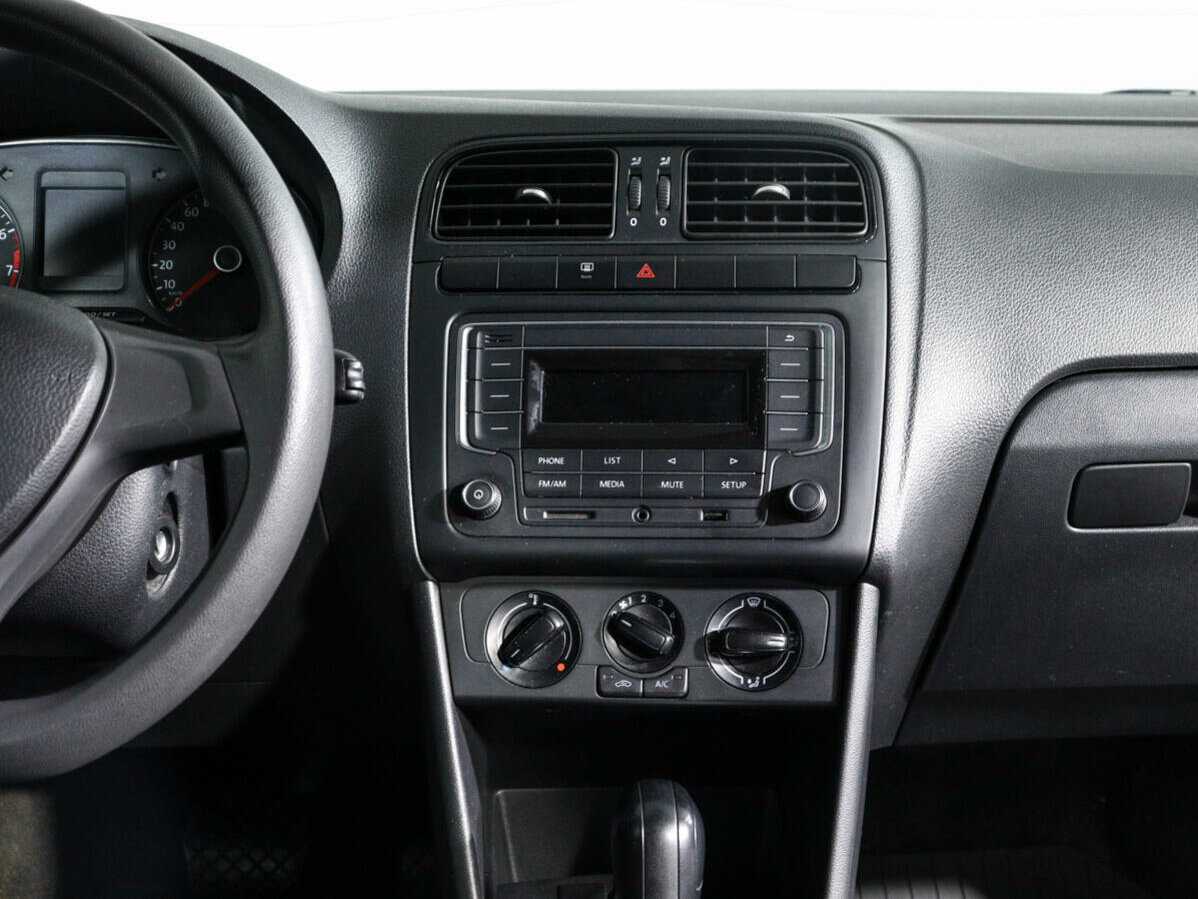 Купить Volkswagen Polo с пробегом. Фото: #10