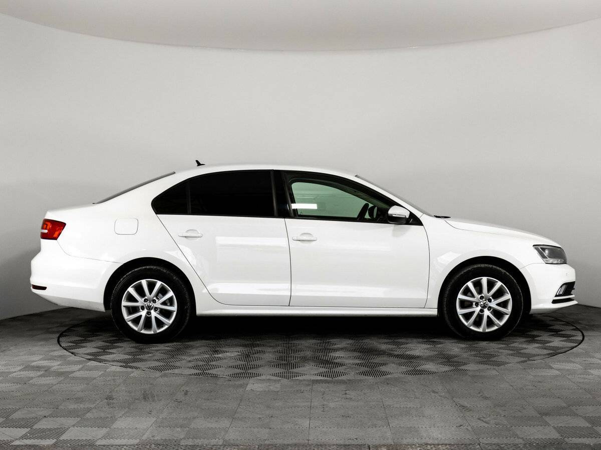 Купить Volkswagen Jetta с пробегом. Фото: #3