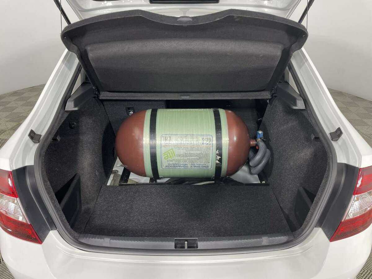 Купить Skoda Rapid с пробегом. Фото: #17