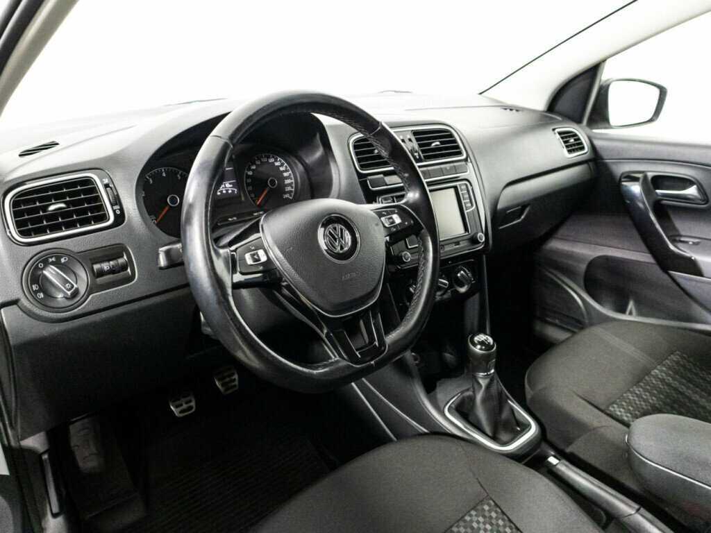 Купить Volkswagen Polo с пробегом. Фото: #10