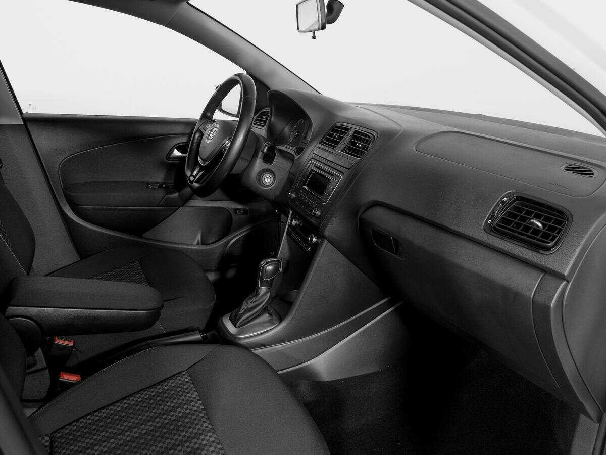 Купить Volkswagen Polo с пробегом. Фото: #8
