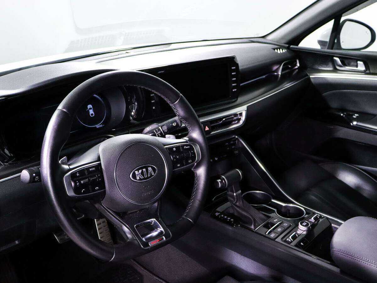 Купить Kia K5 с пробегом. Фото: #11