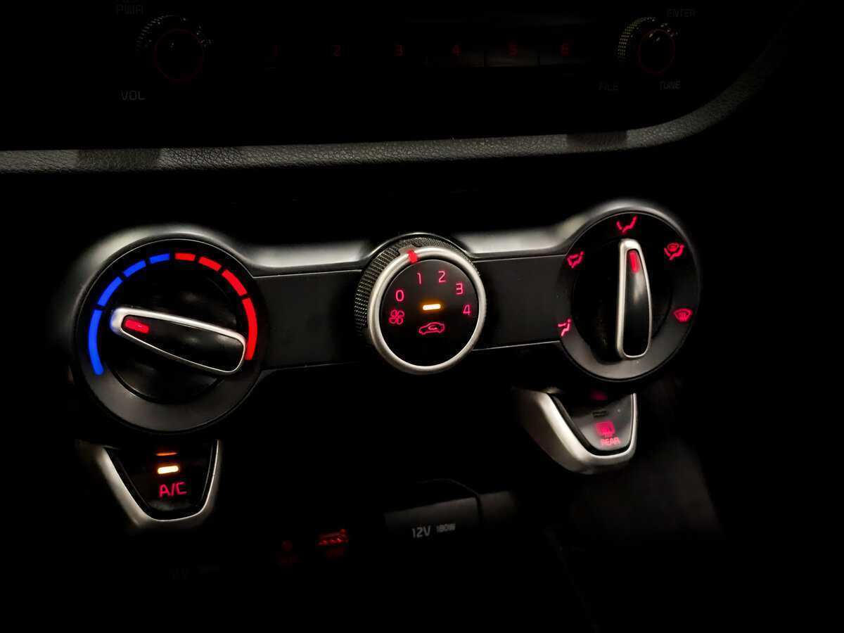 Купить Kia Rio с пробегом. Фото: #24