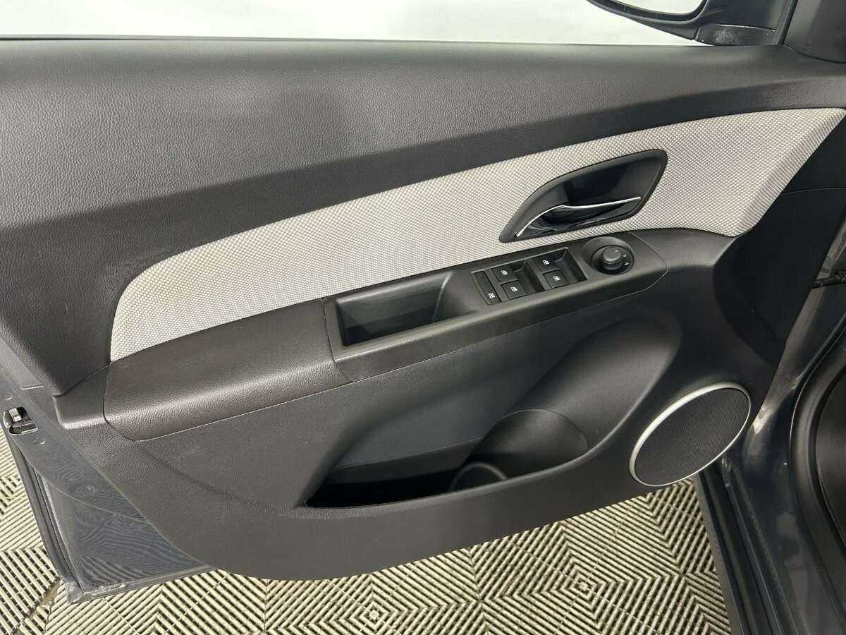 Купить Chevrolet Cruze с пробегом. Фото: #7