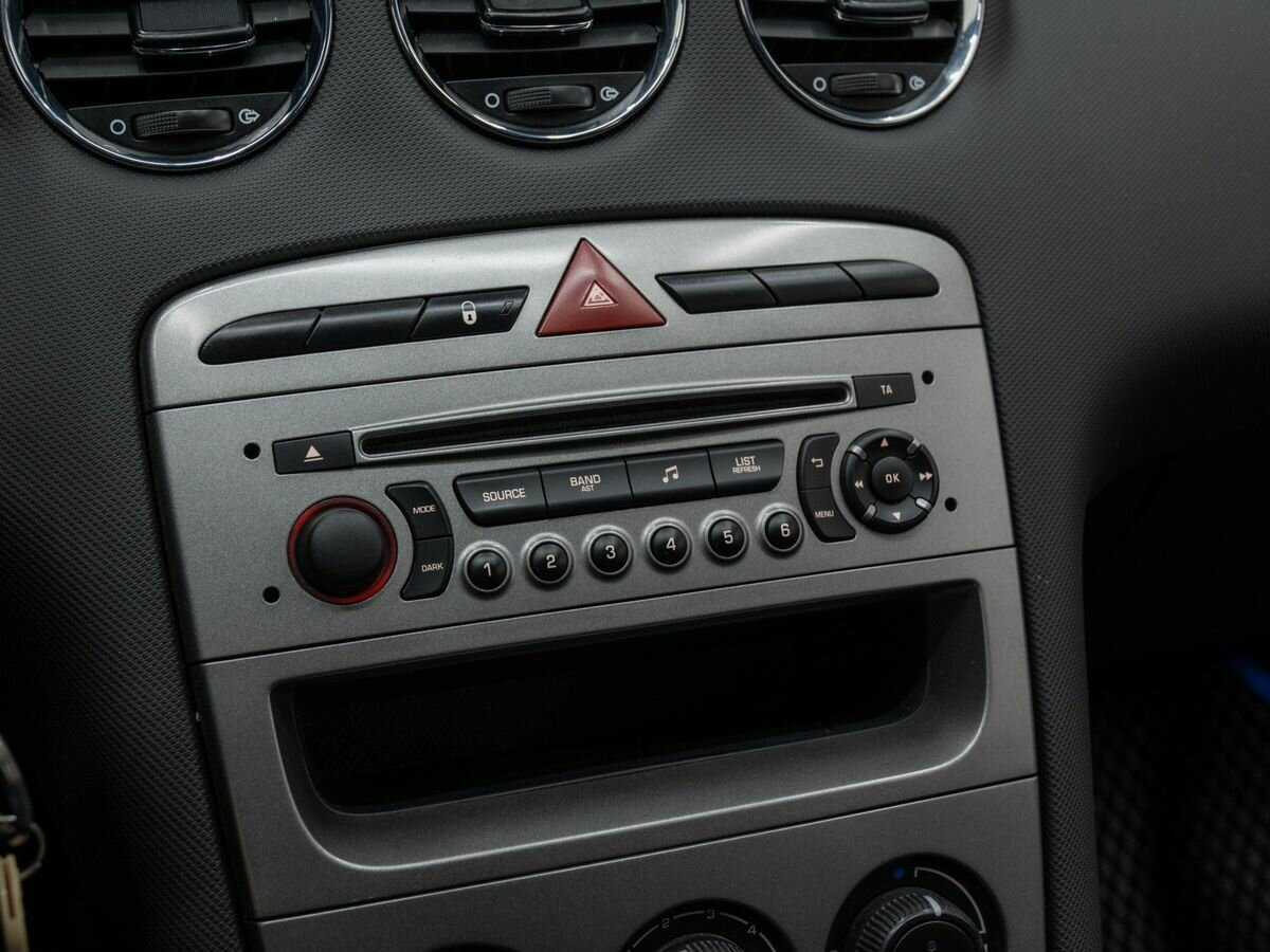 Купить Peugeot 408 с пробегом. Фото: #19