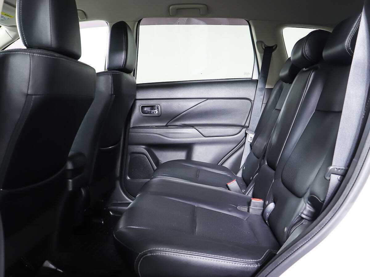 Купить Mitsubishi Outlander с пробегом. Фото: #9