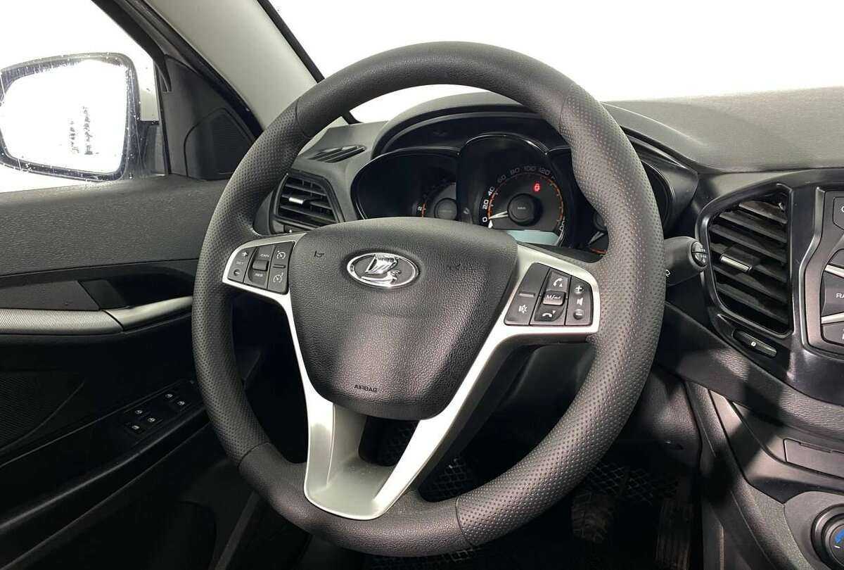 Купить Lada (ВАЗ) Vesta с пробегом. Фото: #8