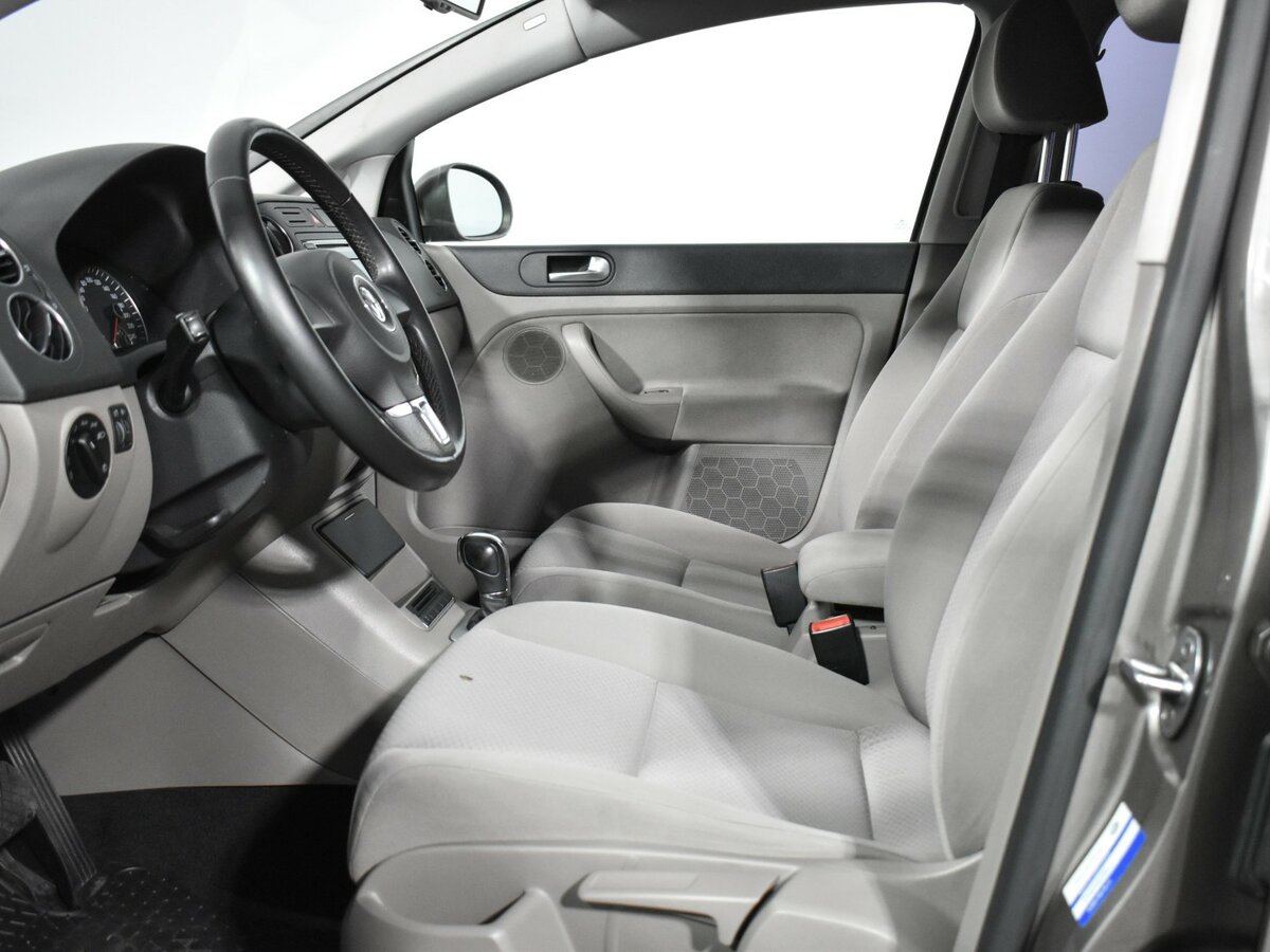 Купить Volkswagen Golf Plus с пробегом. Фото: #9