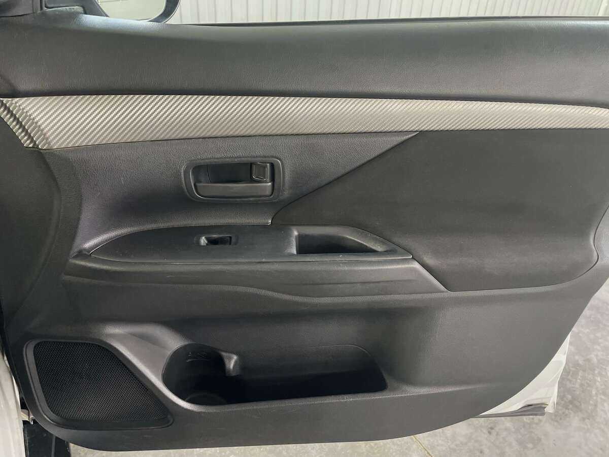 Купить Mitsubishi Outlander с пробегом. Фото: #18