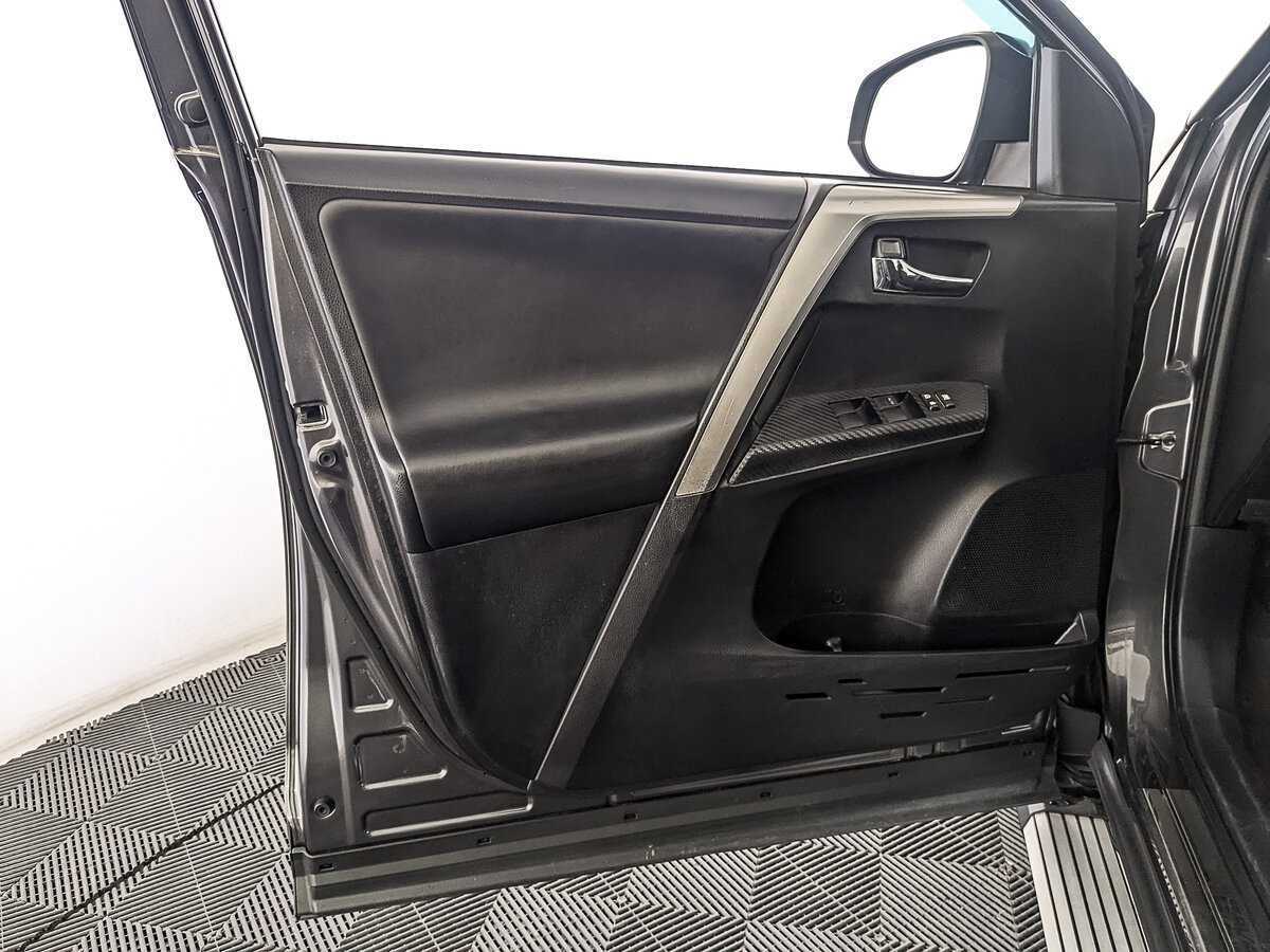 Купить Toyota RAV4 с пробегом. Фото: #18