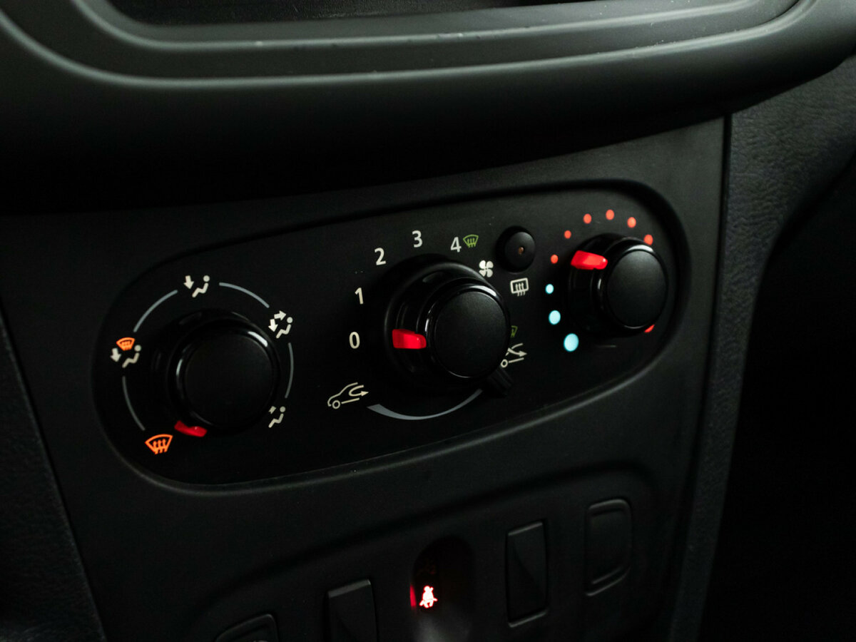 Купить Renault Logan с пробегом. Фото: #13