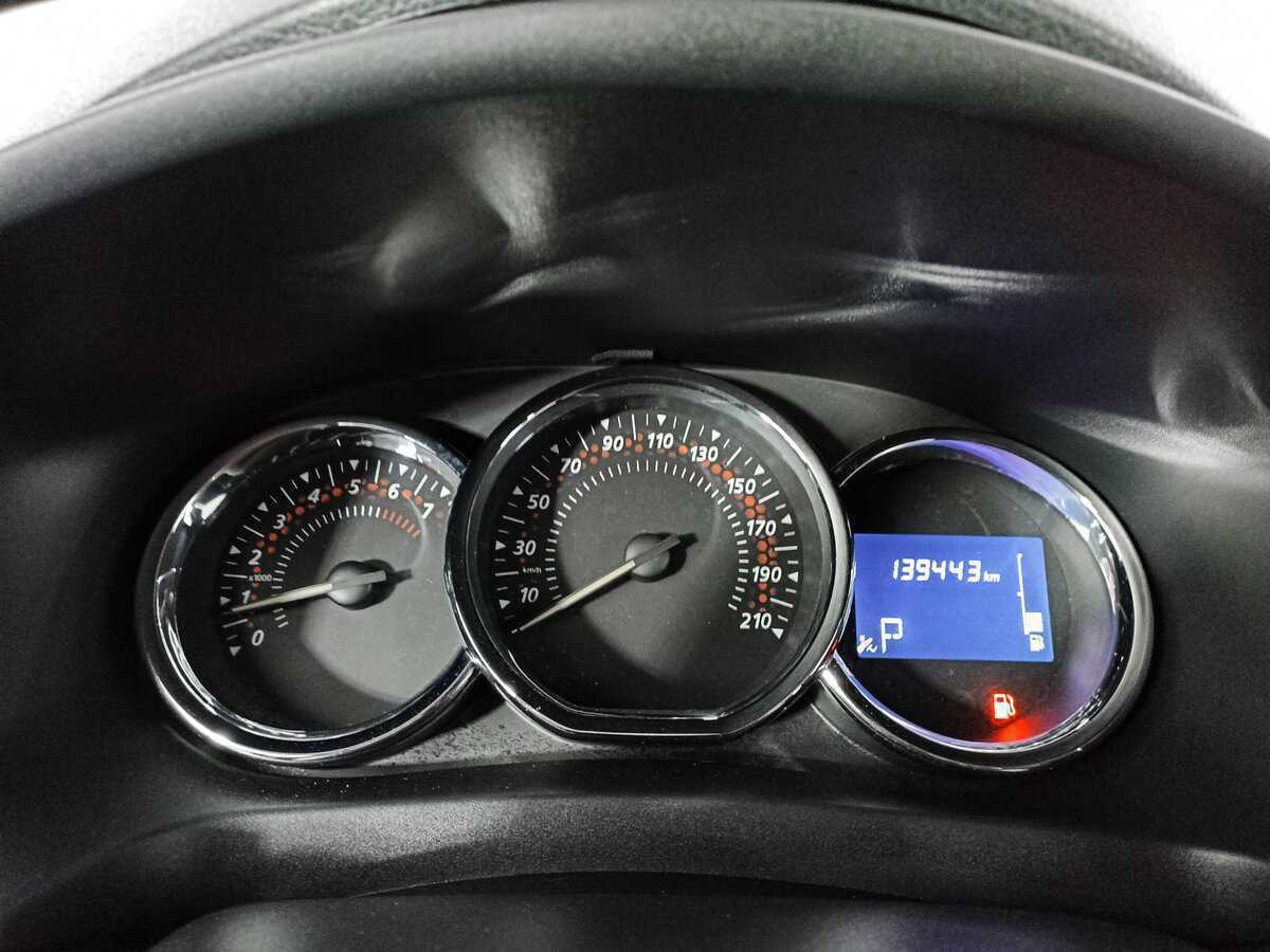 Купить Renault Sandero с пробегом. Фото: #9