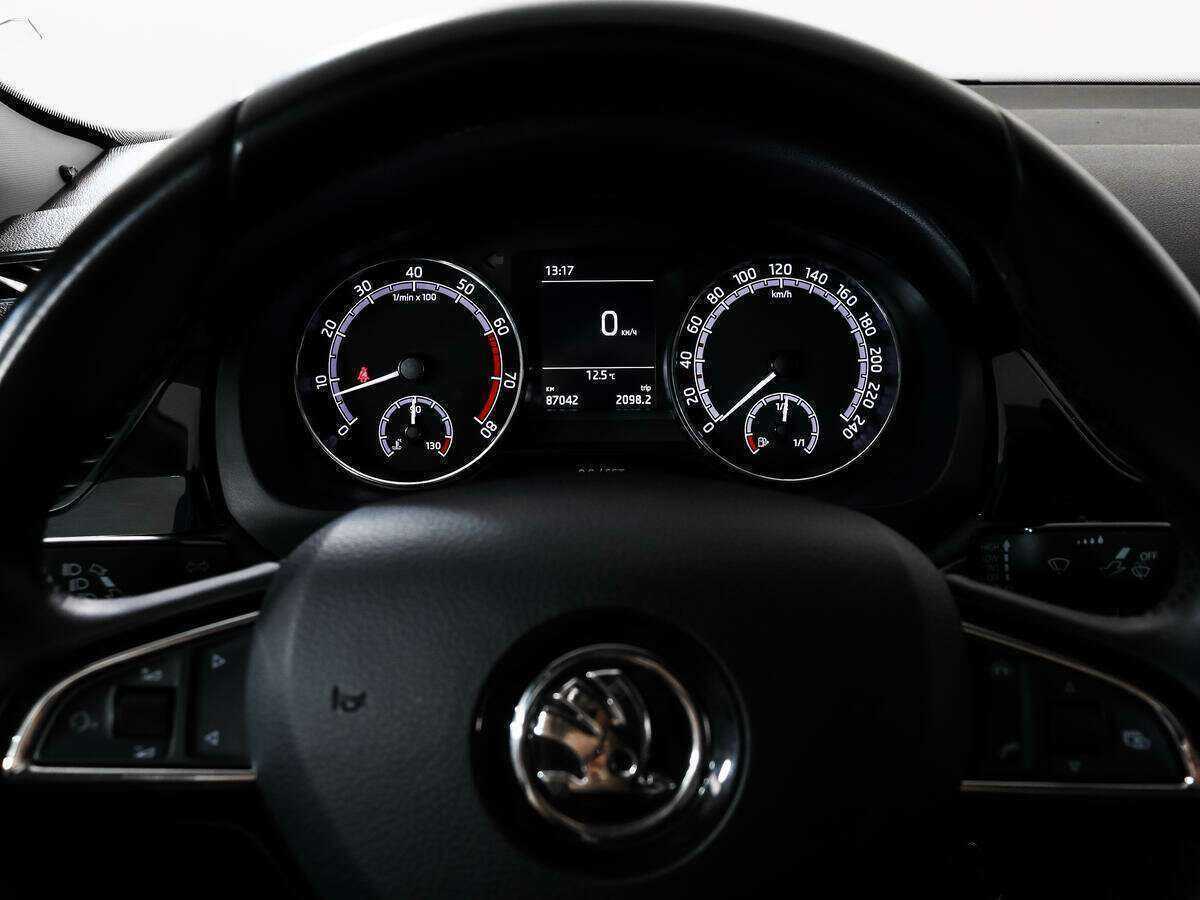 Купить Skoda Rapid с пробегом. Фото: #12