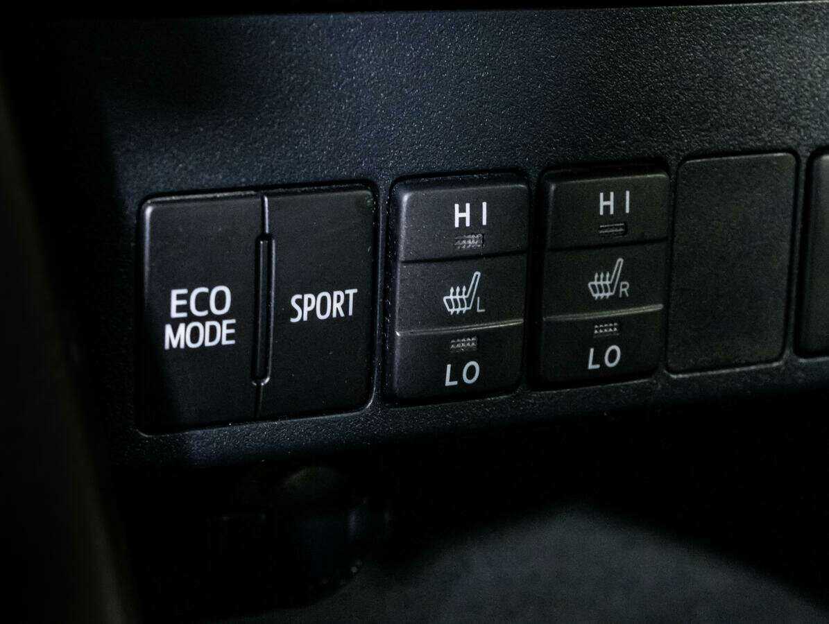 Купить Toyota RAV4 с пробегом. Фото: #13