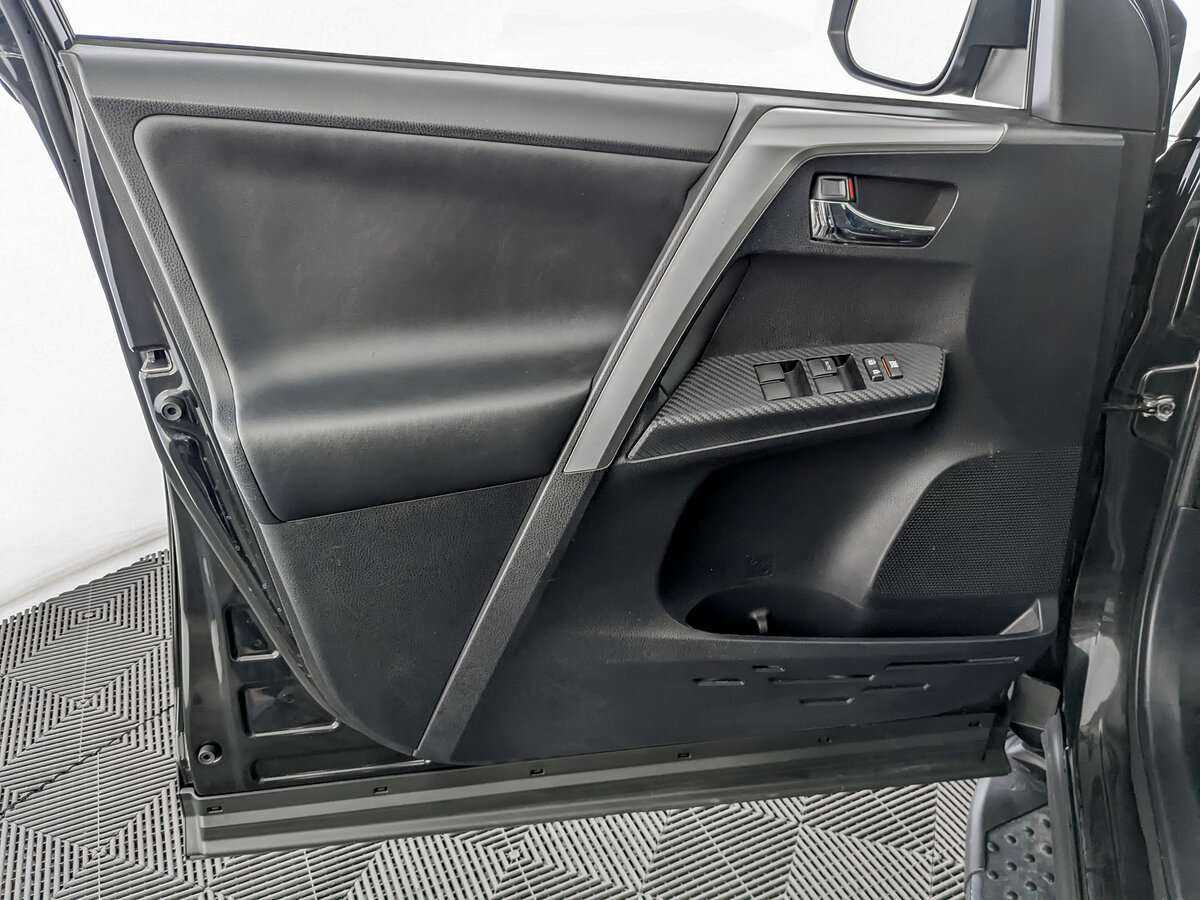 Купить Toyota RAV4 с пробегом. Фото: #13