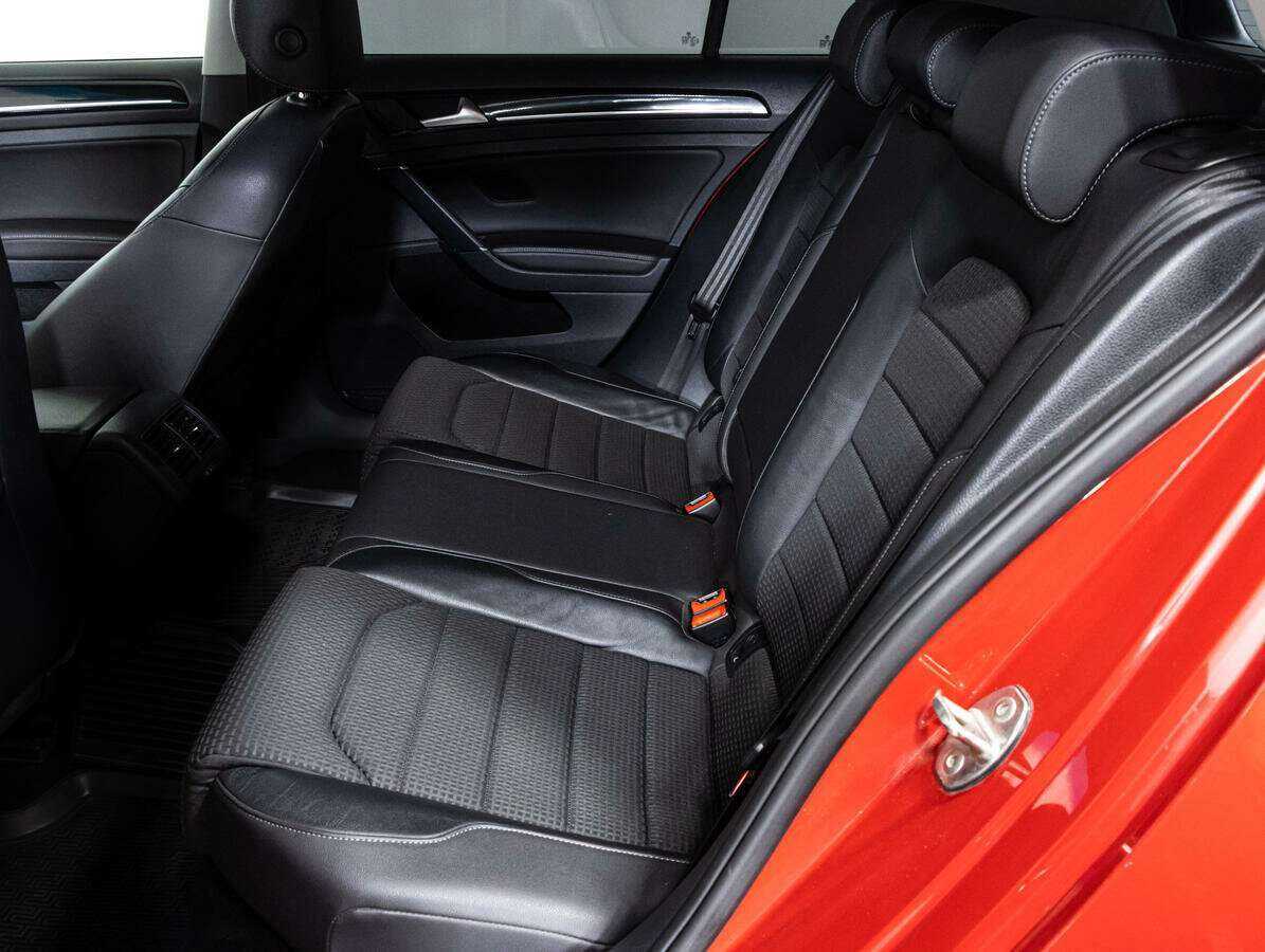 Купить Volkswagen Golf с пробегом. Фото: #9