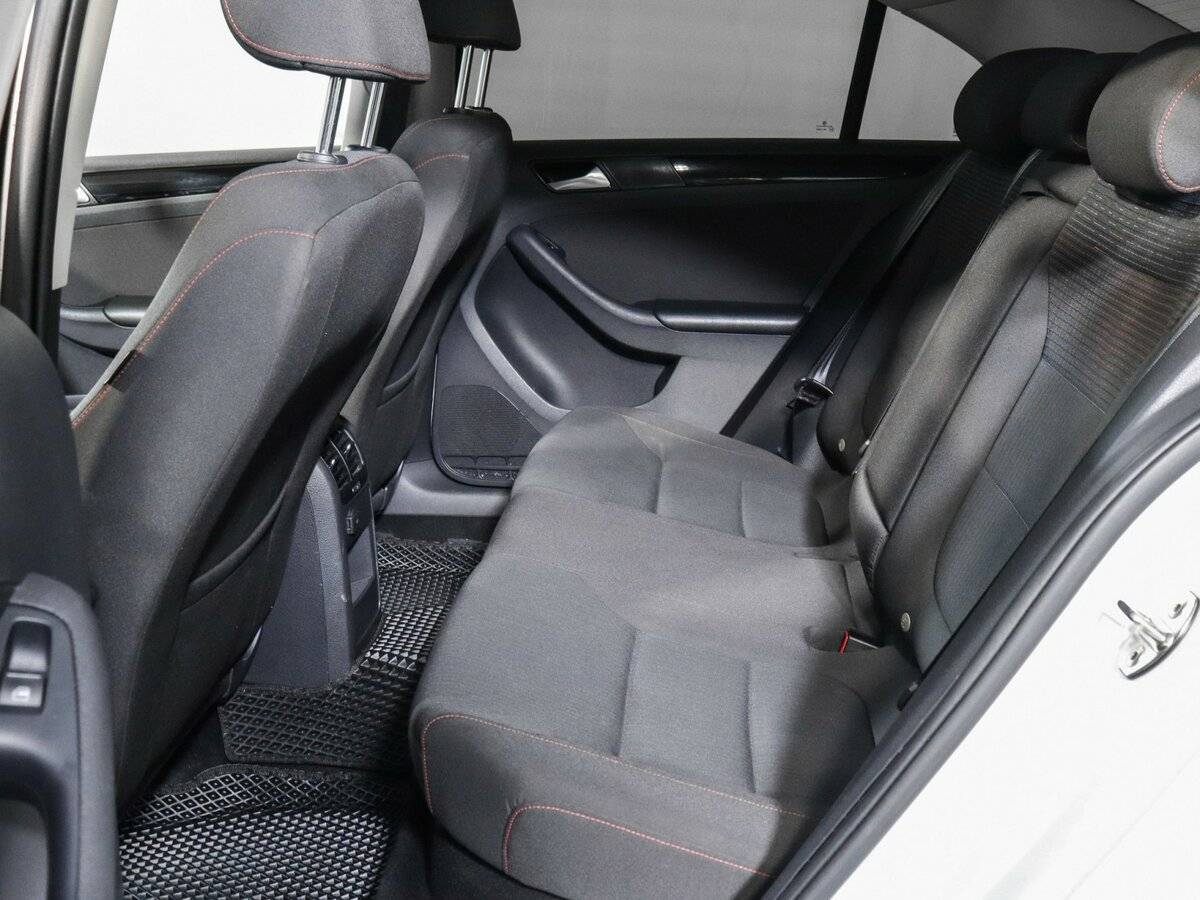 Купить Volkswagen Jetta с пробегом. Фото: #9