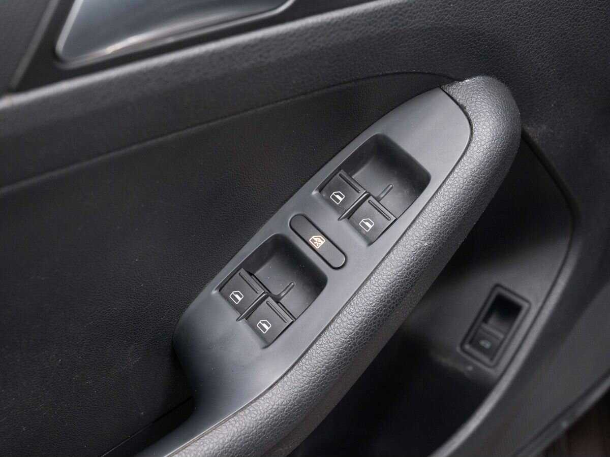 Купить Volkswagen Jetta с пробегом. Фото: #14