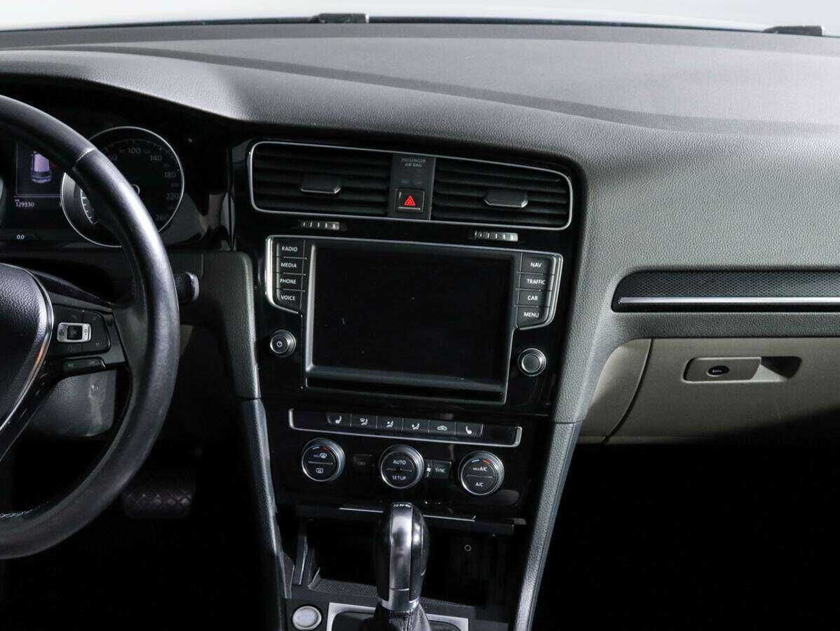 Купить Volkswagen Golf с пробегом. Фото: #12