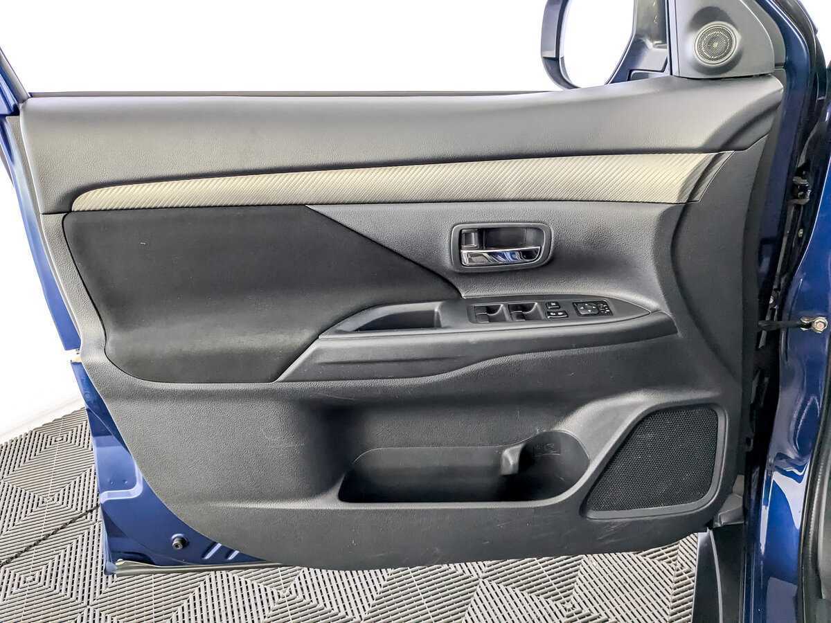 Купить Mitsubishi Outlander с пробегом. Фото: #14