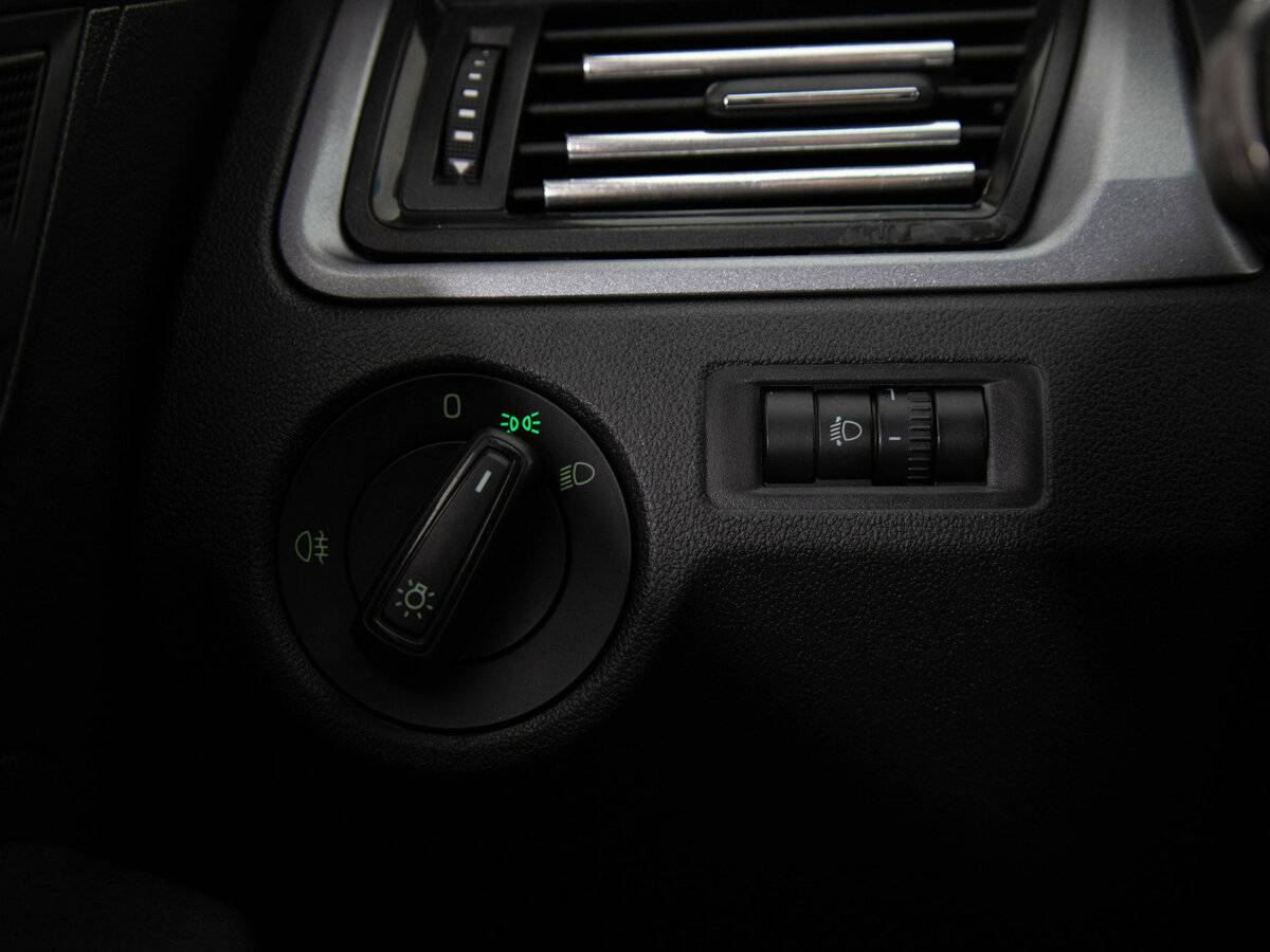 Купить Skoda Rapid с пробегом. Фото: #12