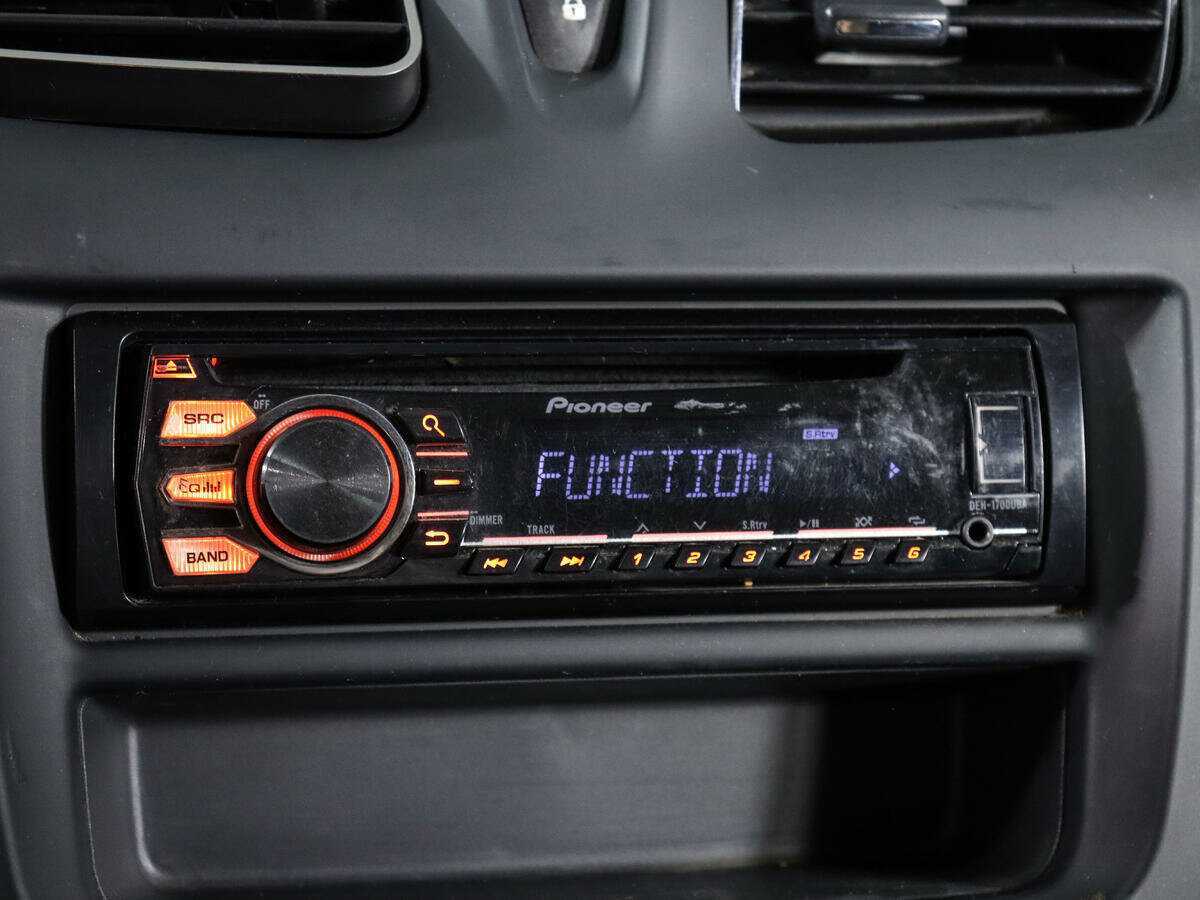 Купить Renault Sandero с пробегом. Фото: #18