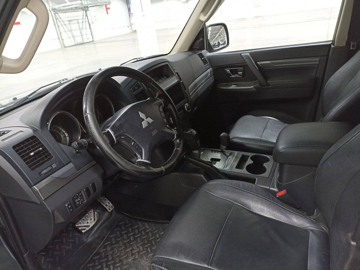Купить Mitsubishi Pajero с пробегом. Фото: #15