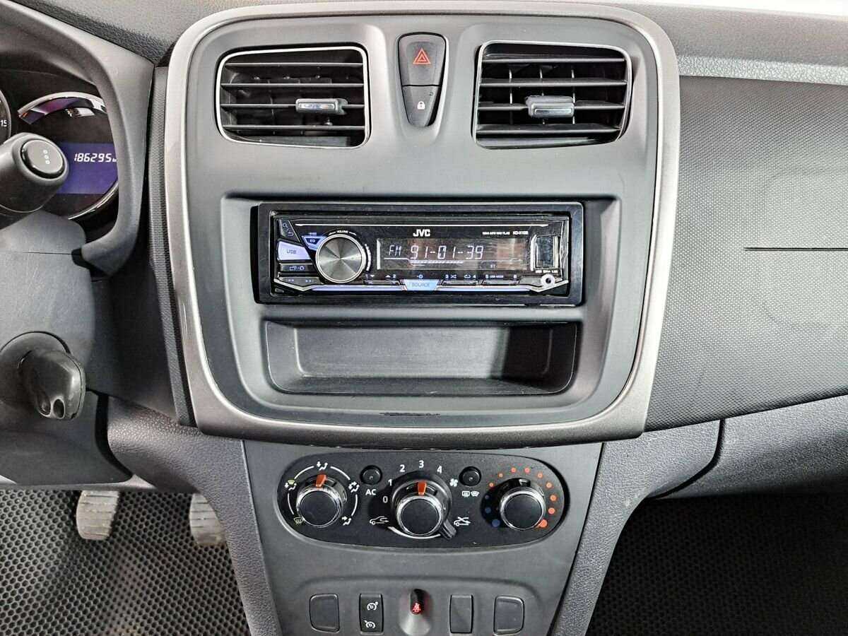 Купить Renault Sandero с пробегом. Фото: #12