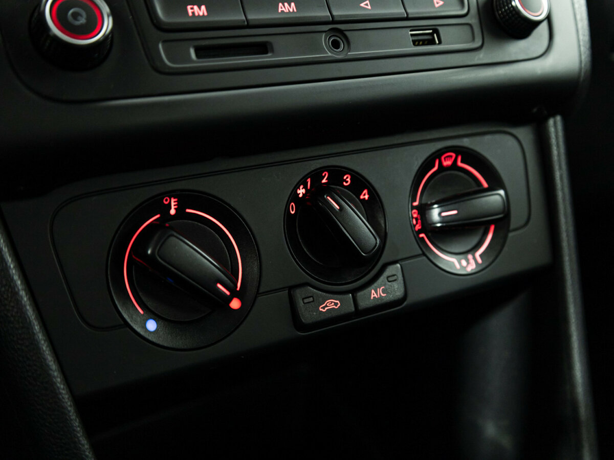 Купить Volkswagen Polo с пробегом. Фото: #14