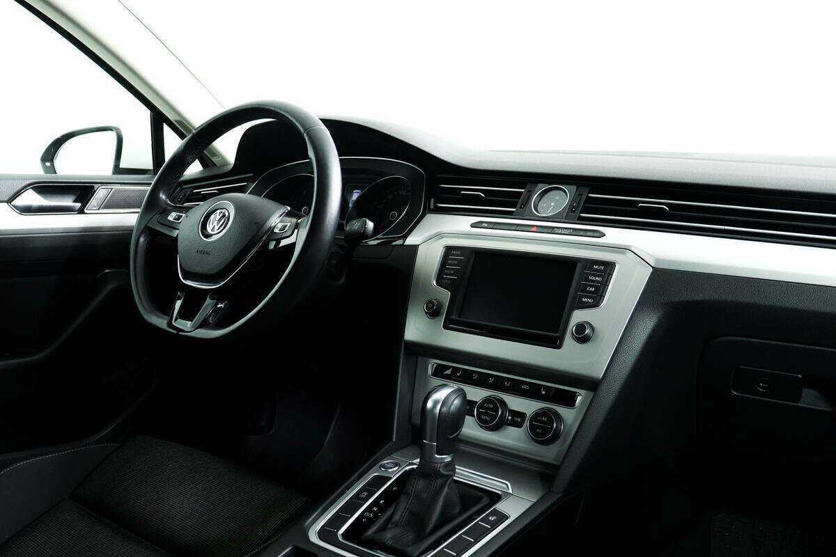 Купить Volkswagen Passat с пробегом. Фото: #8