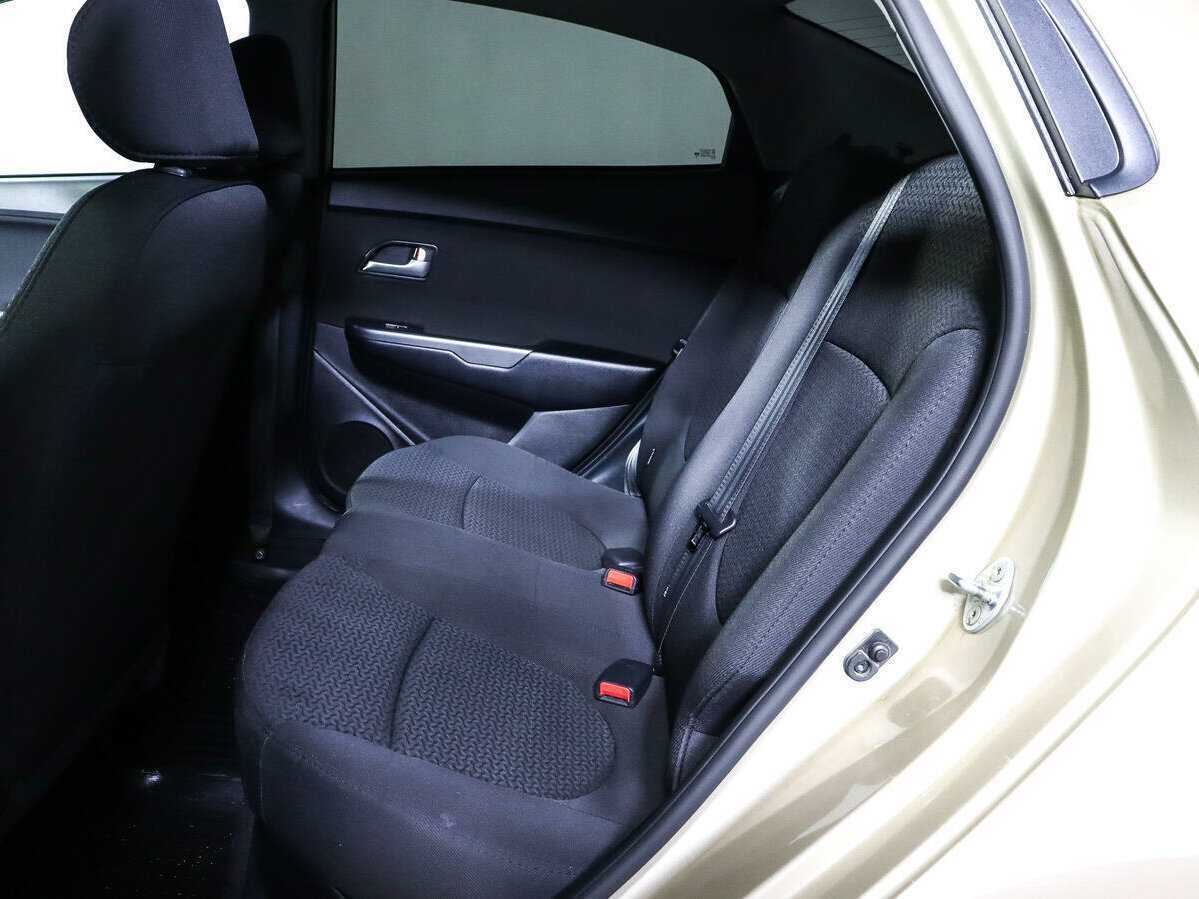 Купить Kia Rio с пробегом. Фото: #9